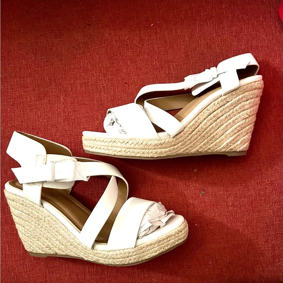 NIB Sz 8 Catherine Malandrino white leather wedges - Picture 2 of 4